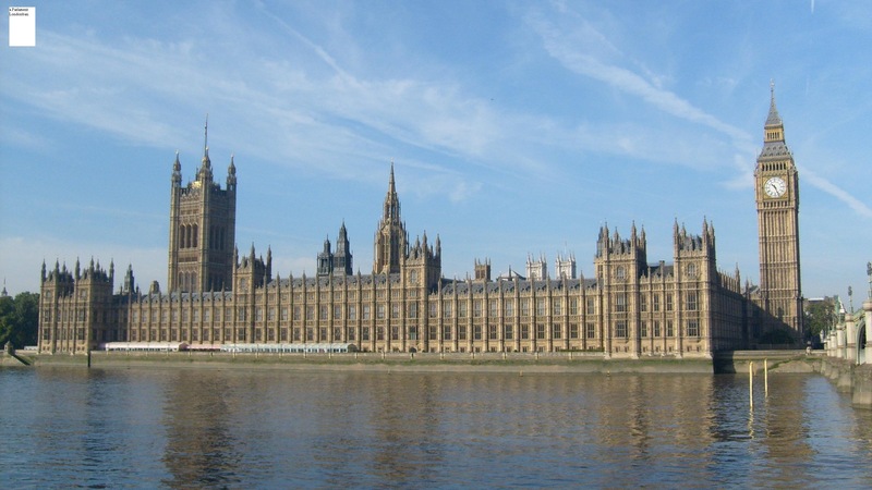 <A brit parlament>